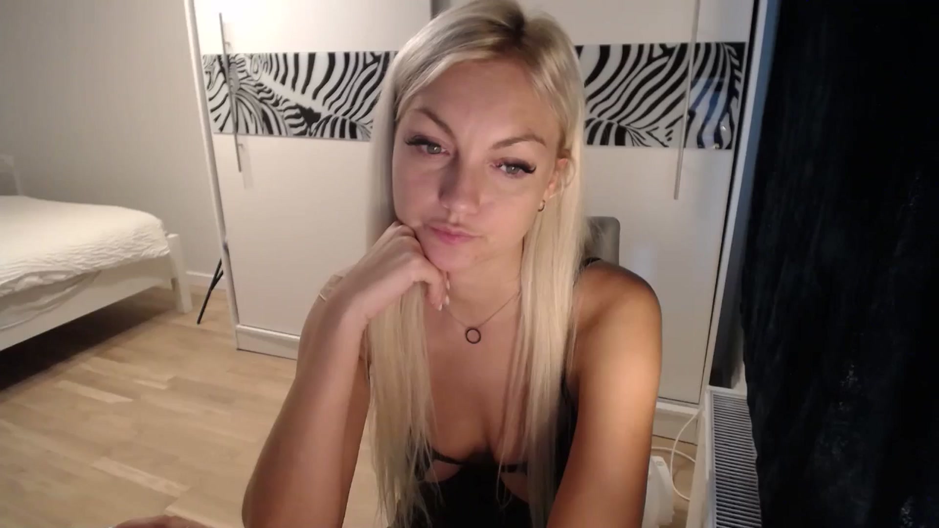 Gallery image thumbnail from AlissyaMay's myfreecams stream on, 09/26/2024, 08:44 image 12 of 20
