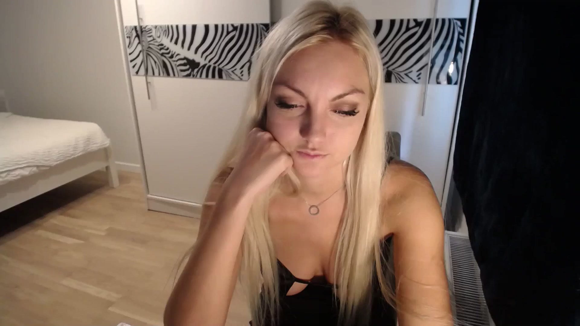 Gallery image thumbnail from AlissyaMay's myfreecams stream on, 10/01/2024, 11:26 image 6 of 20