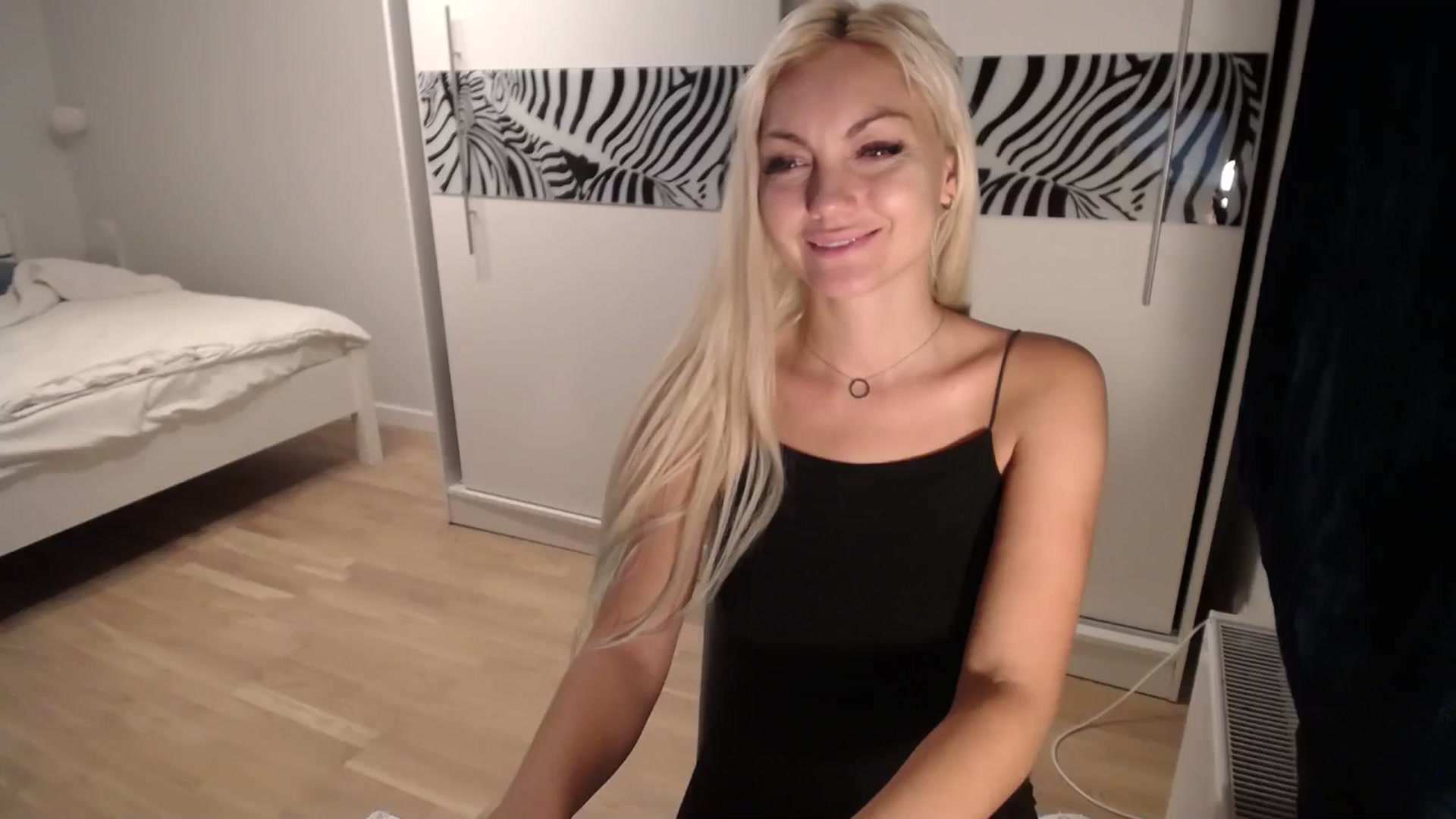 Gallery image thumbnail from AlissyaMay's myfreecams stream on, 10/02/2024, 17:42 image 12 of 20
