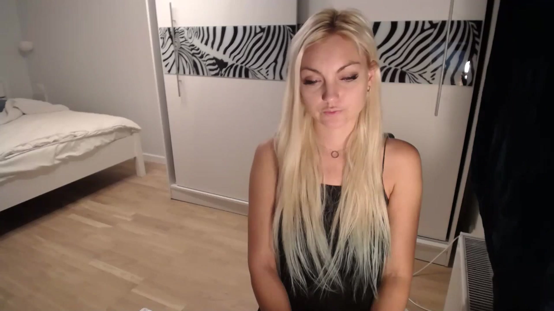 Gallery image thumbnail from AlissyaMay's myfreecams stream on, 10/02/2024, 17:42 image 6 of 20