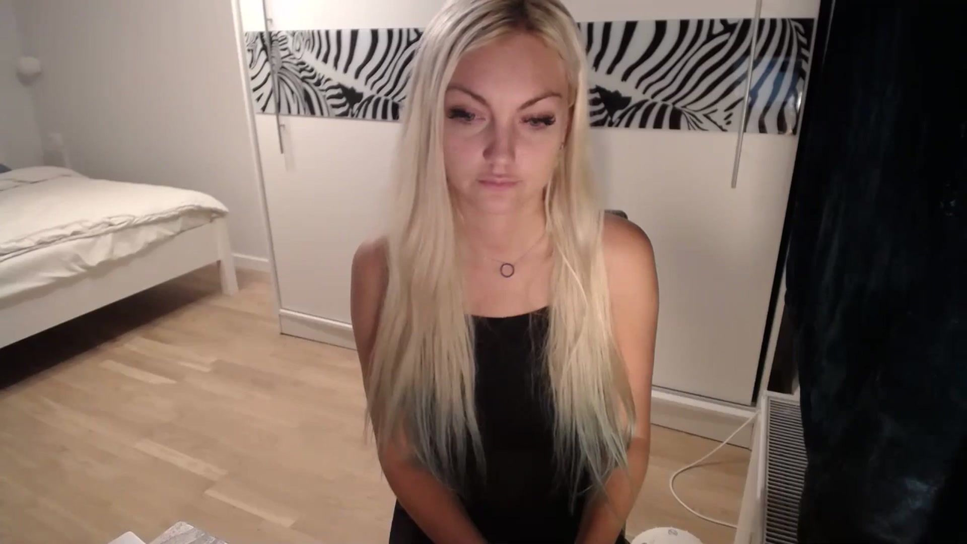 Gallery image thumbnail from AlissyaMay's myfreecams stream on, 10/02/2024, 18:32 image 3 of 20