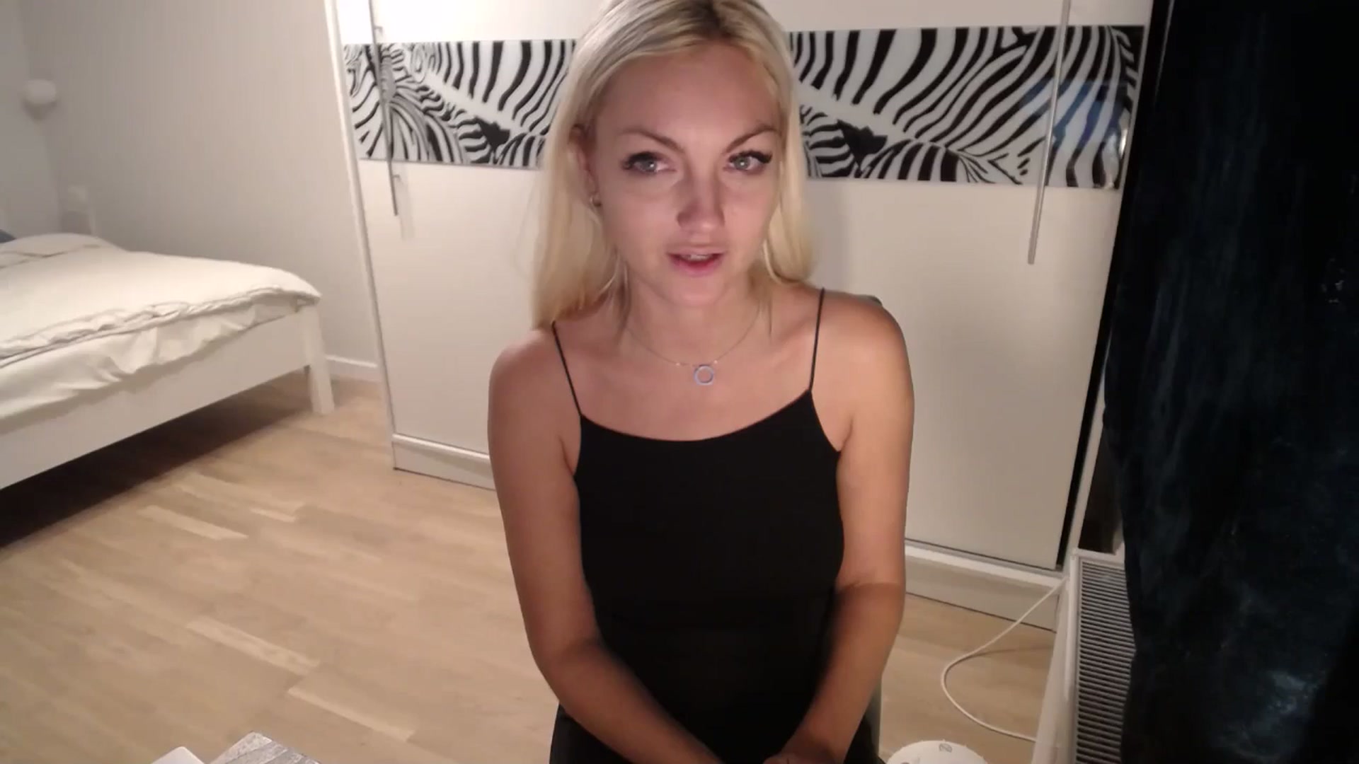Gallery image thumbnail from AlissyaMay's myfreecams stream on, 10/02/2024, 18:32 image 12 of 20