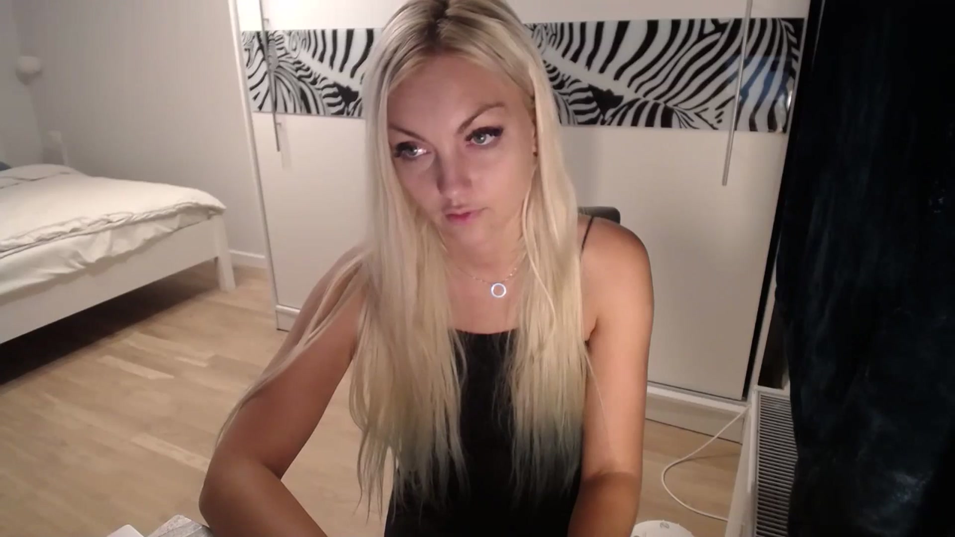 Gallery image thumbnail from AlissyaMay's myfreecams stream on, 10/02/2024, 18:32 image 2 of 20