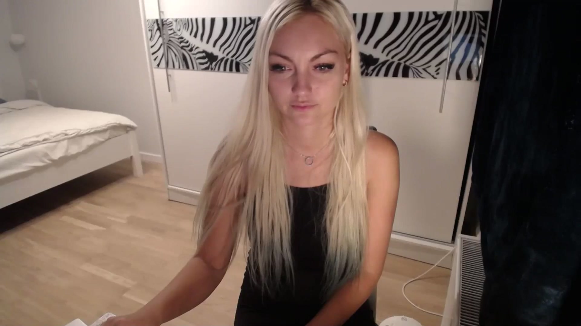 Gallery image thumbnail from AlissyaMay's myfreecams stream on, 10/02/2024, 18:32 image 8 of 20