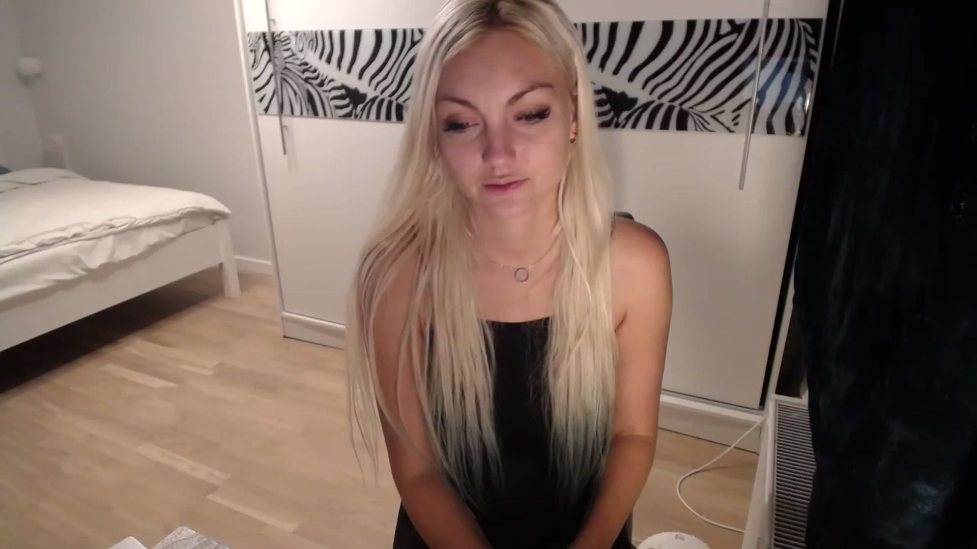 Gallery image thumbnail from AlissyaMay's myfreecams stream on, 10/02/2024, 18:32 image 6 of 20