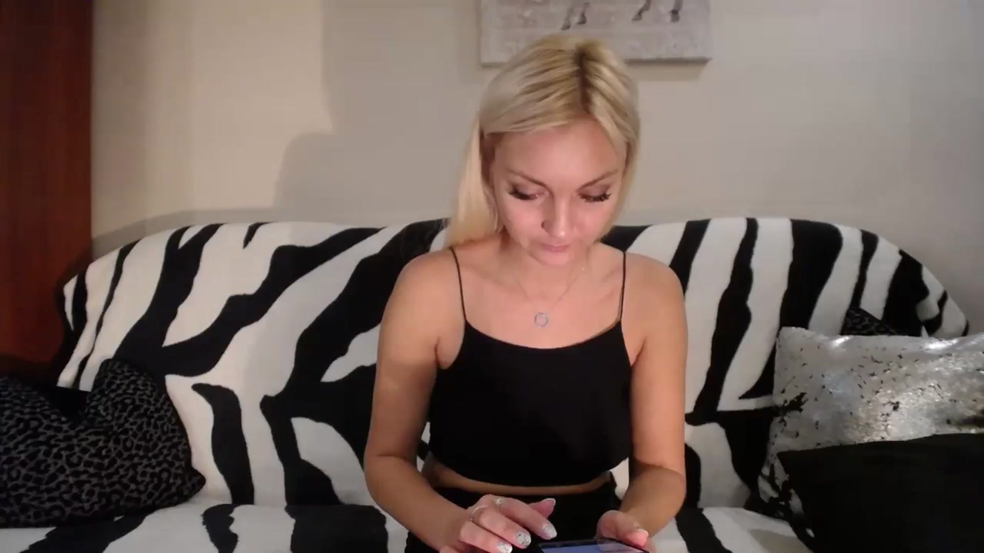 Gallery image thumbnail from AlissyaMay's myfreecams stream on, 10/03/2024, 16:10 image 17 of 20