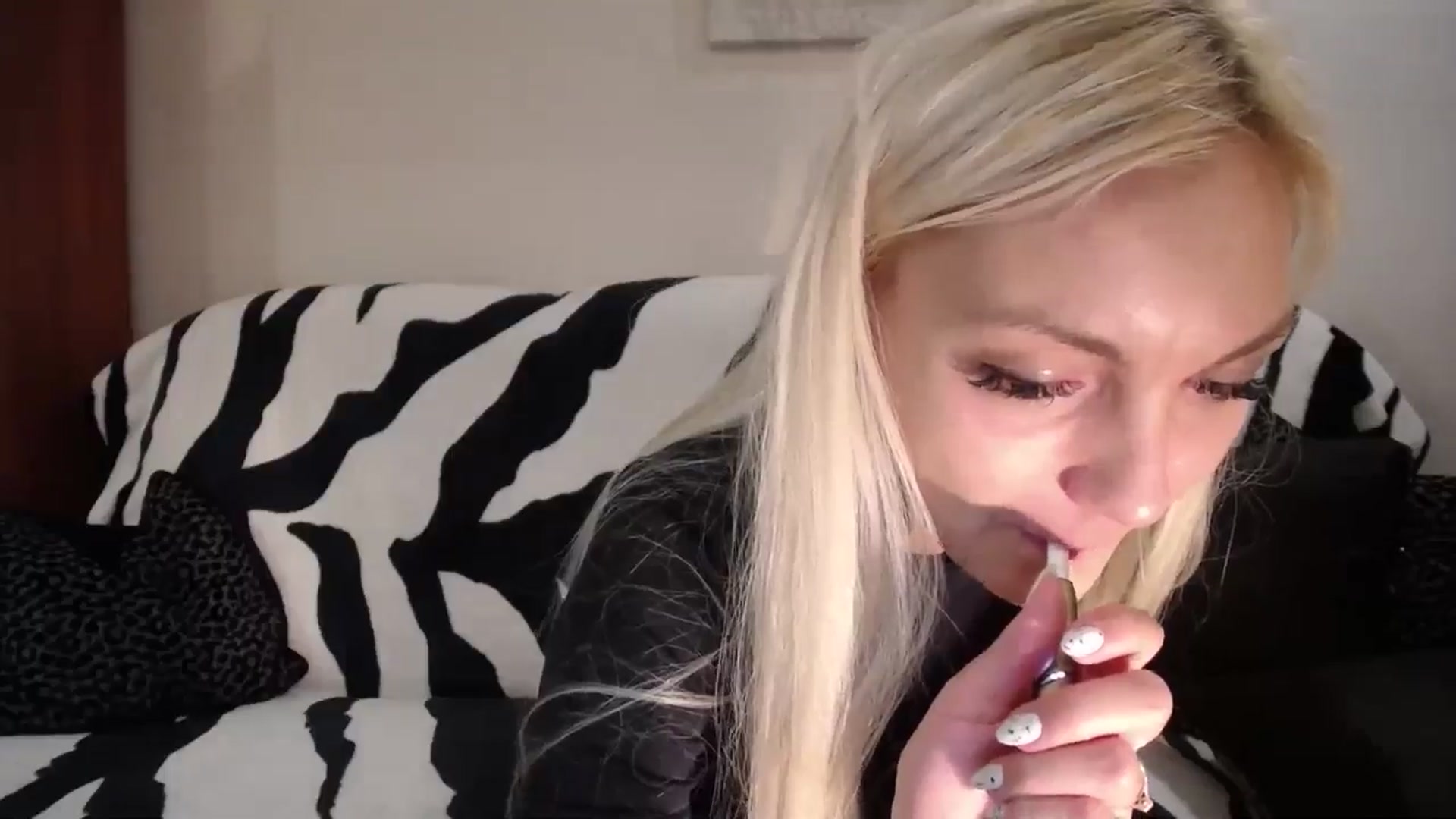 Gallery image thumbnail from AlissyaMay's myfreecams stream on, 10/03/2024, 19:23 image 5 of 20