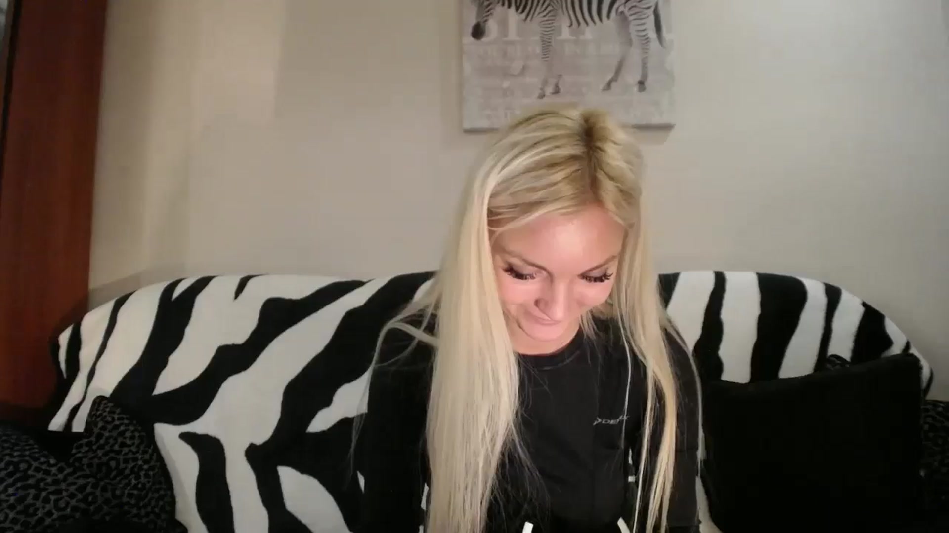 Gallery image thumbnail from AlissyaMay's myfreecams stream on, 10/03/2024, 19:23 image 19 of 20