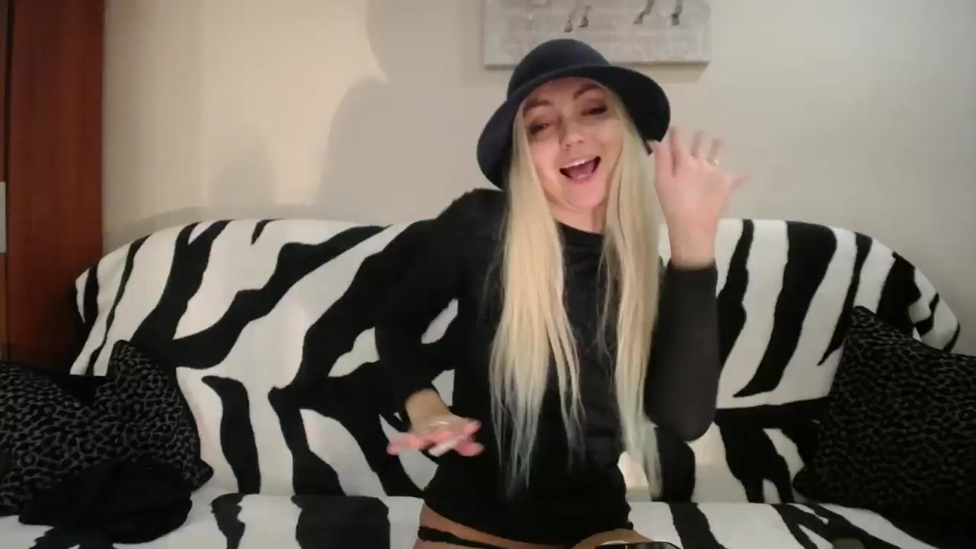 Gallery image thumbnail from AlissyaMay's myfreecams stream on, 10/03/2024, 21:23 image 1 of 20