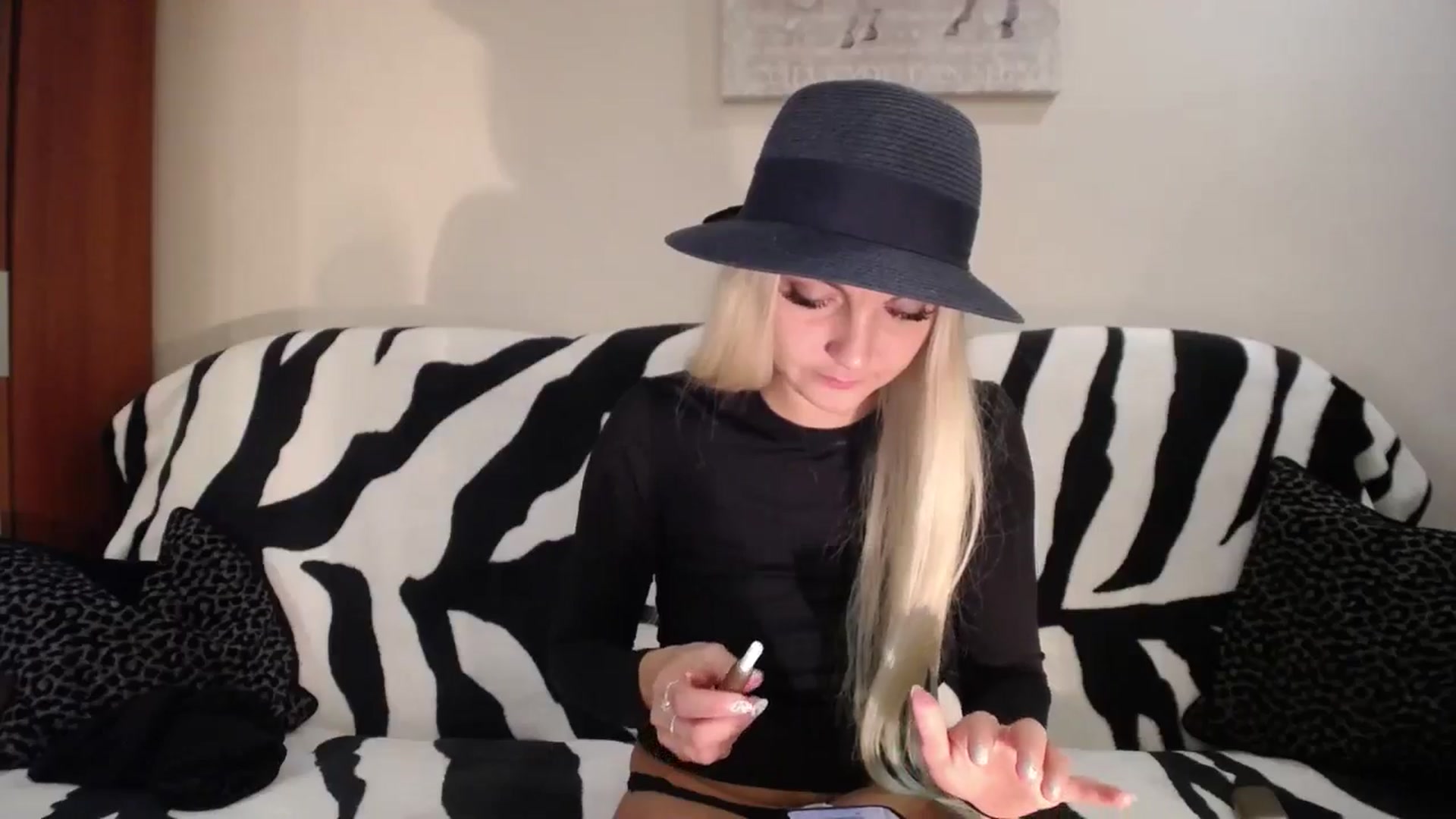 Gallery image thumbnail from AlissyaMay's myfreecams stream on, 10/03/2024, 21:23 image 2 of 20