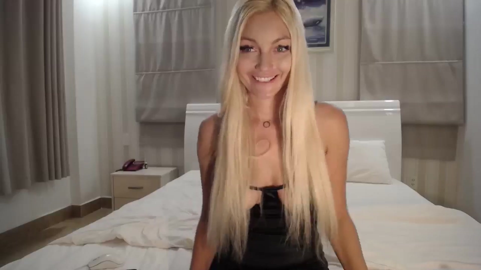 Gallery image thumbnail from AlissyaMay's myfreecams stream on, 12/13/2024, 15:12 image 2 of 20