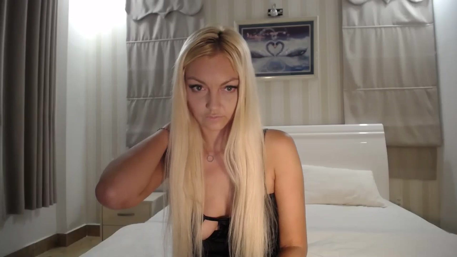 Gallery image thumbnail from AlissyaMay's myfreecams stream on, 12/17/2024, 21:25 image 19 of 20
