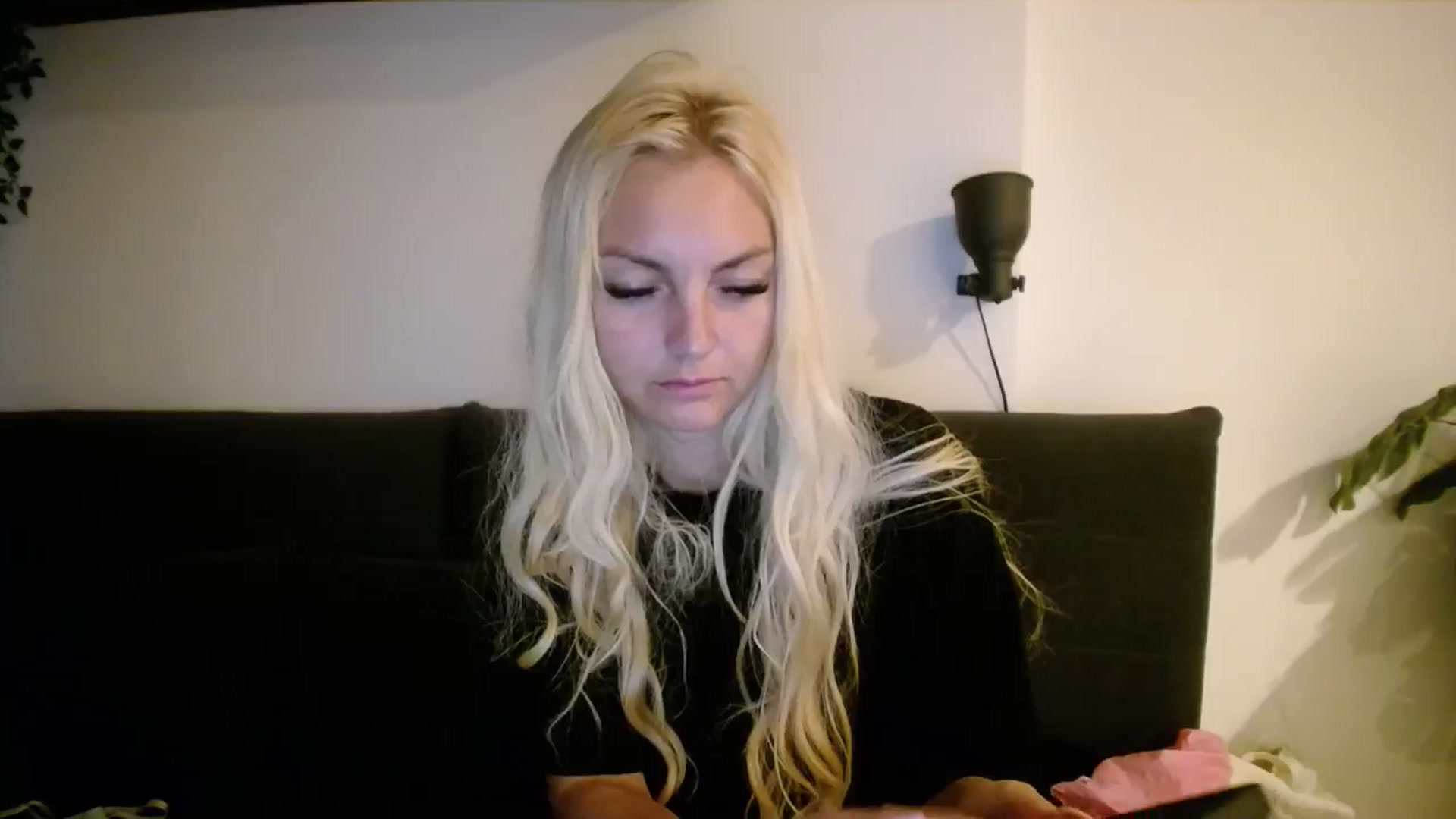 Gallery image thumbnail from AlissyaMay's myfreecams stream on, 01/06/2025, 07:08 image 19 of 20