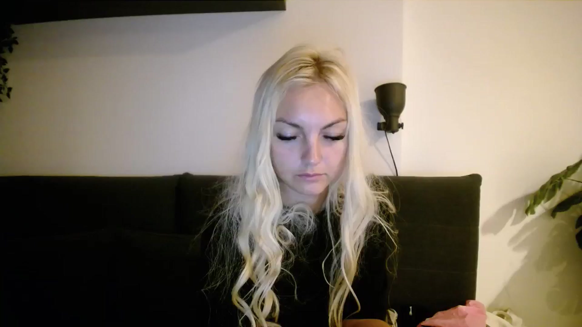 Gallery image thumbnail from AlissyaMay's myfreecams stream on, 01/06/2025, 07:08 image 6 of 20