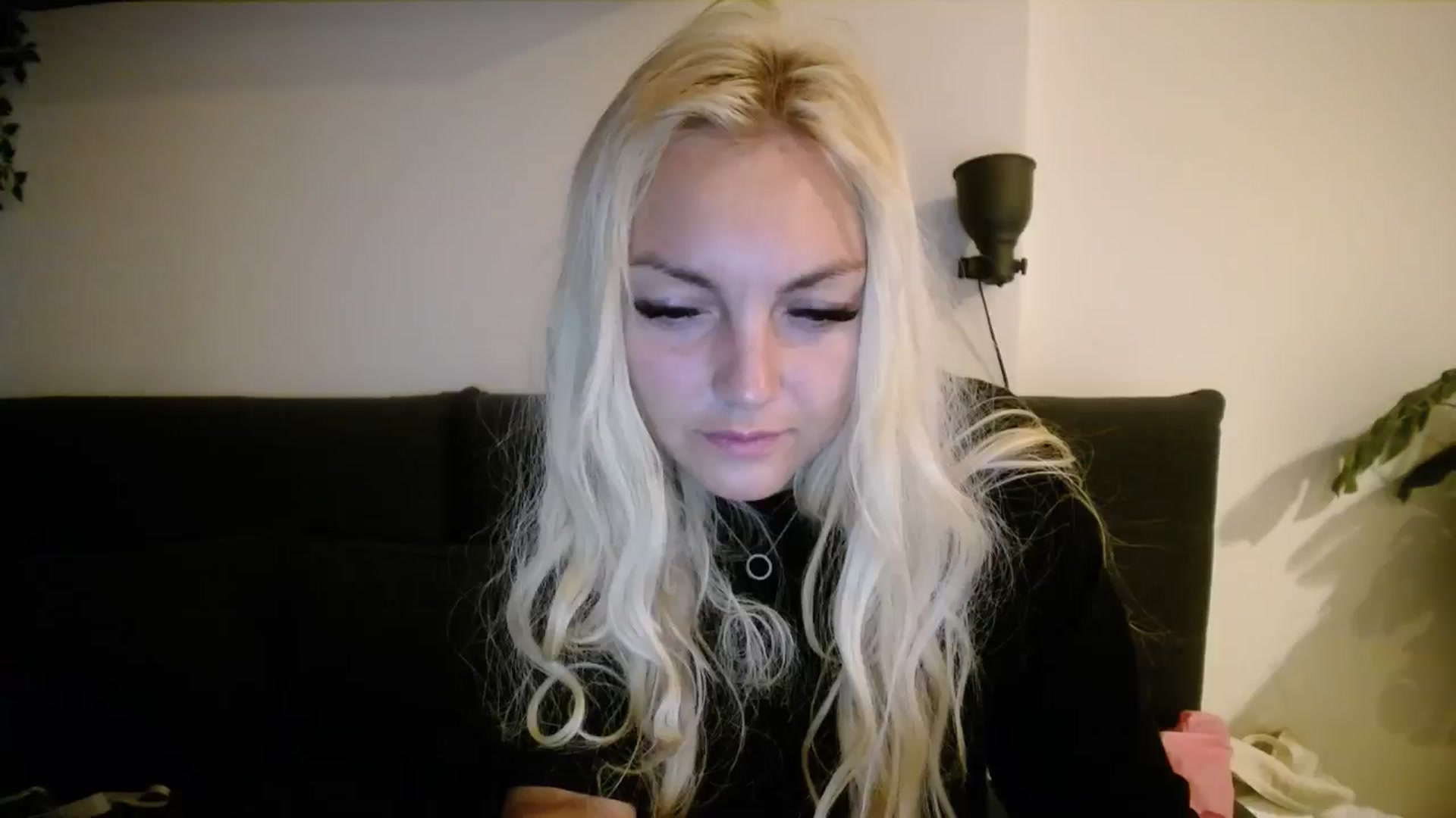 Gallery image thumbnail from AlissyaMay's myfreecams stream on, 01/06/2025, 07:08 image 18 of 20