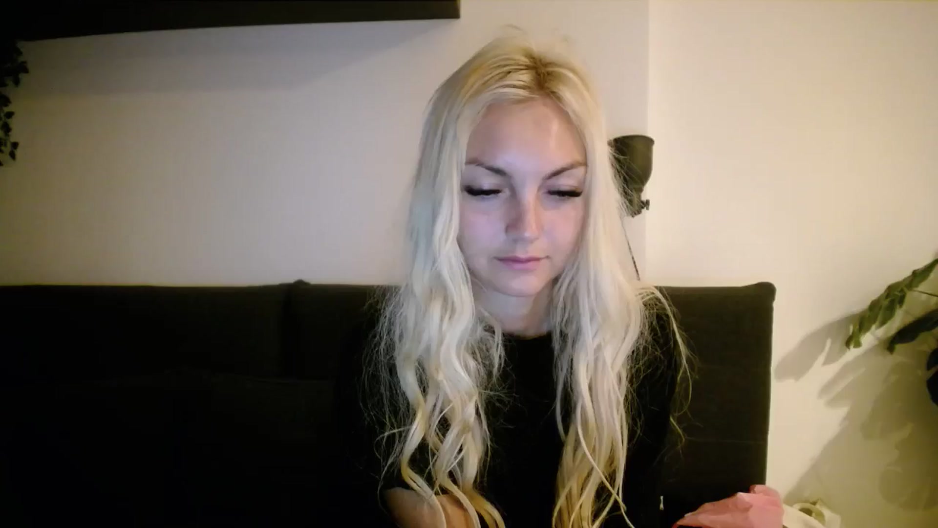Gallery image thumbnail from AlissyaMay's myfreecams stream on, 01/06/2025, 07:08 image 1 of 20