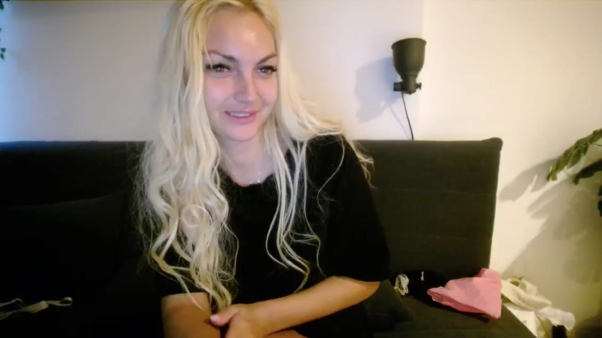Gallery image thumbnail from AlissyaMay's myfreecams stream on, 01/06/2025, 07:59 image 18 of 20