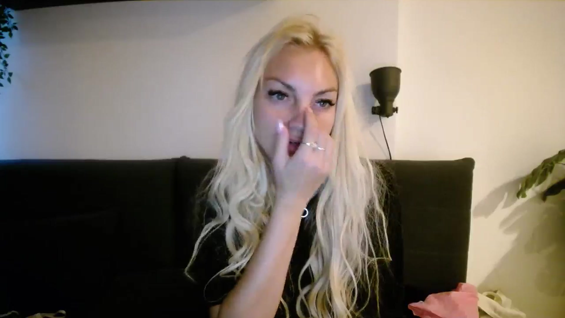 Gallery image thumbnail from AlissyaMay's myfreecams stream on, 01/06/2025, 07:59 image 12 of 20