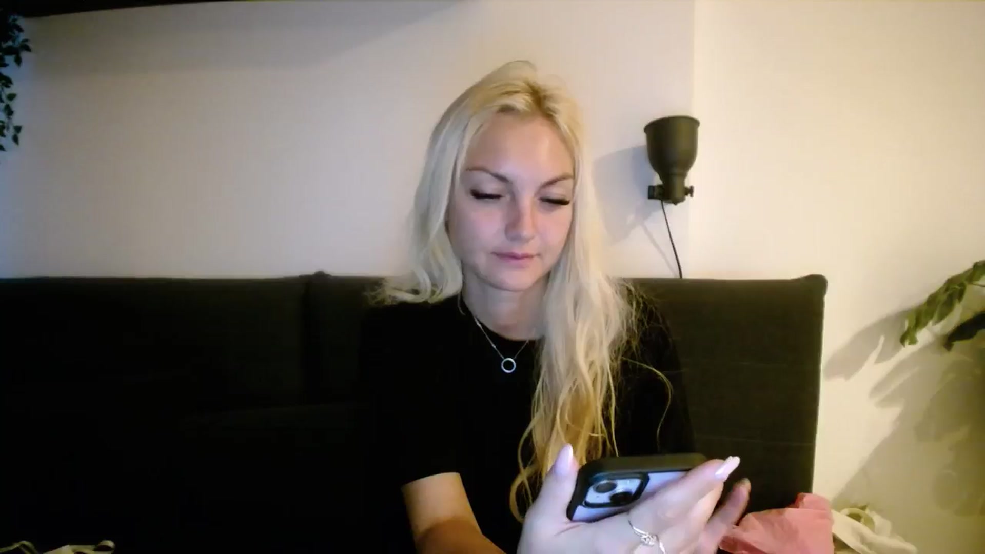 Gallery image thumbnail from AlissyaMay's myfreecams stream on, 01/06/2025, 07:59 image 6 of 20