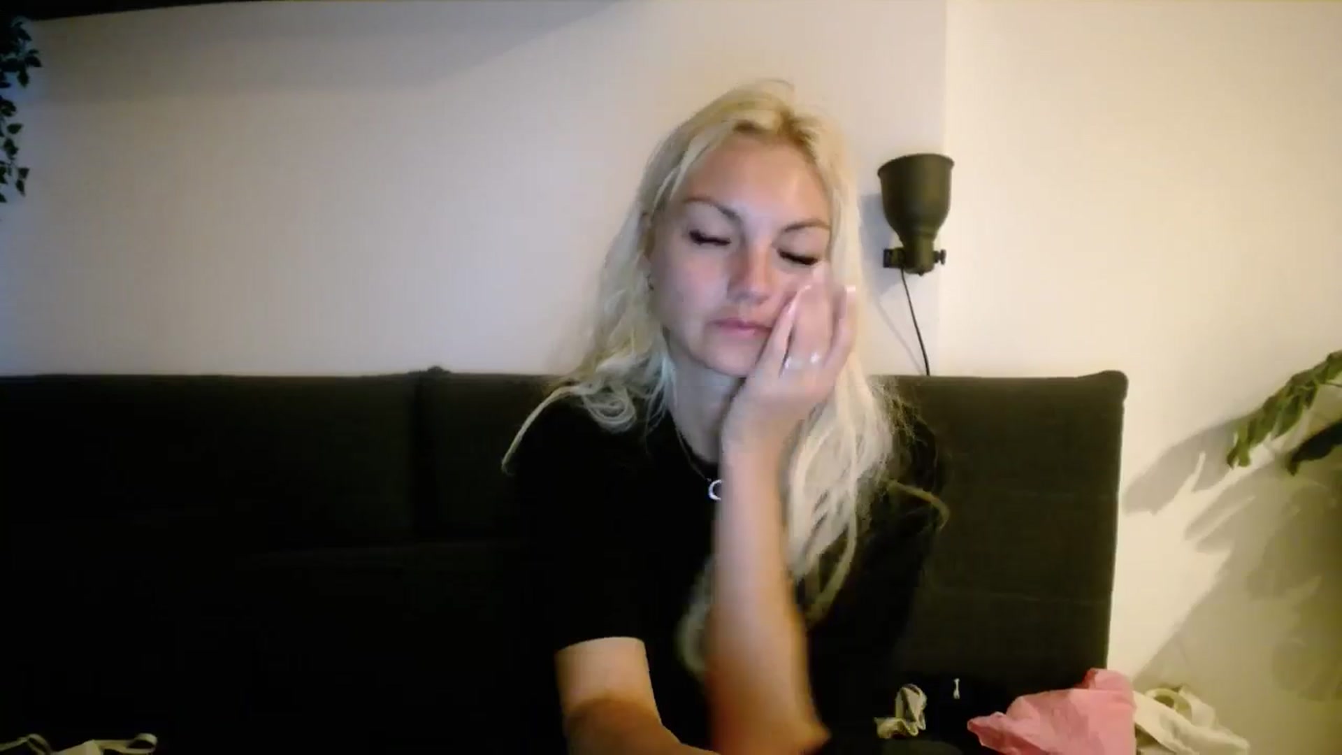 Gallery image thumbnail from AlissyaMay's myfreecams stream on, 01/06/2025, 07:59 image 4 of 20