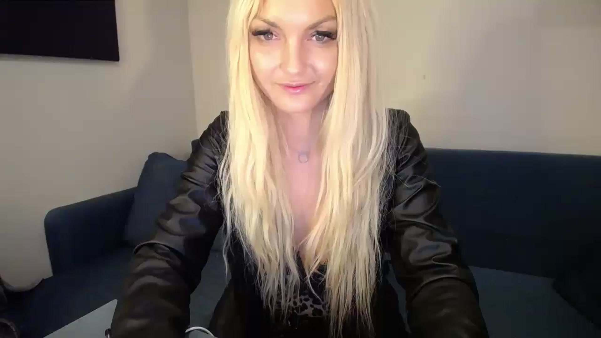 Gallery image thumbnail from AlissyaMay's myfreecams stream on, 02/17/2025, 11:13 image 10 of 20