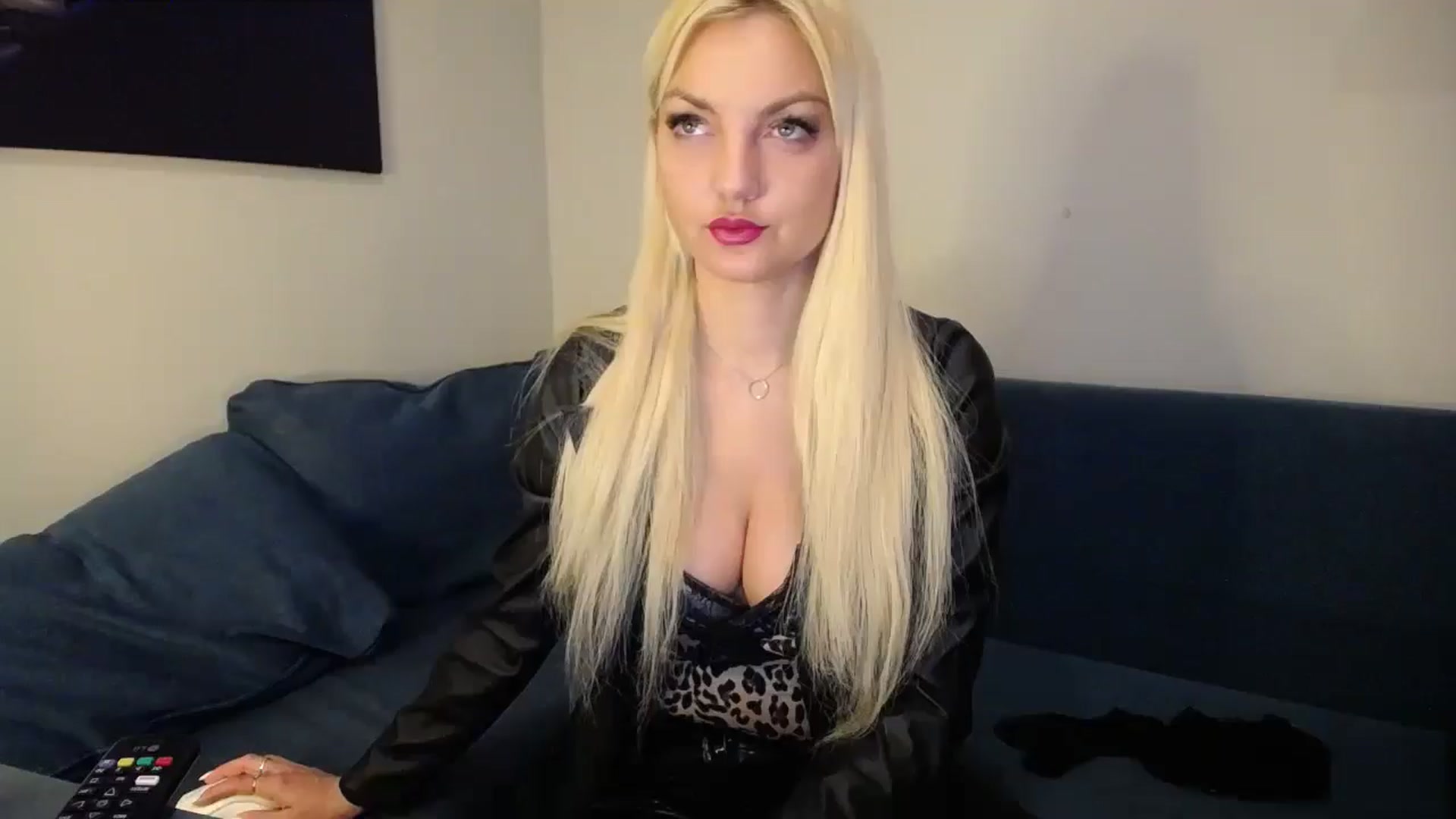 Gallery image thumbnail from AlissyaMay's myfreecams stream on, 02/22/2025, 10:25 image 11 of 20