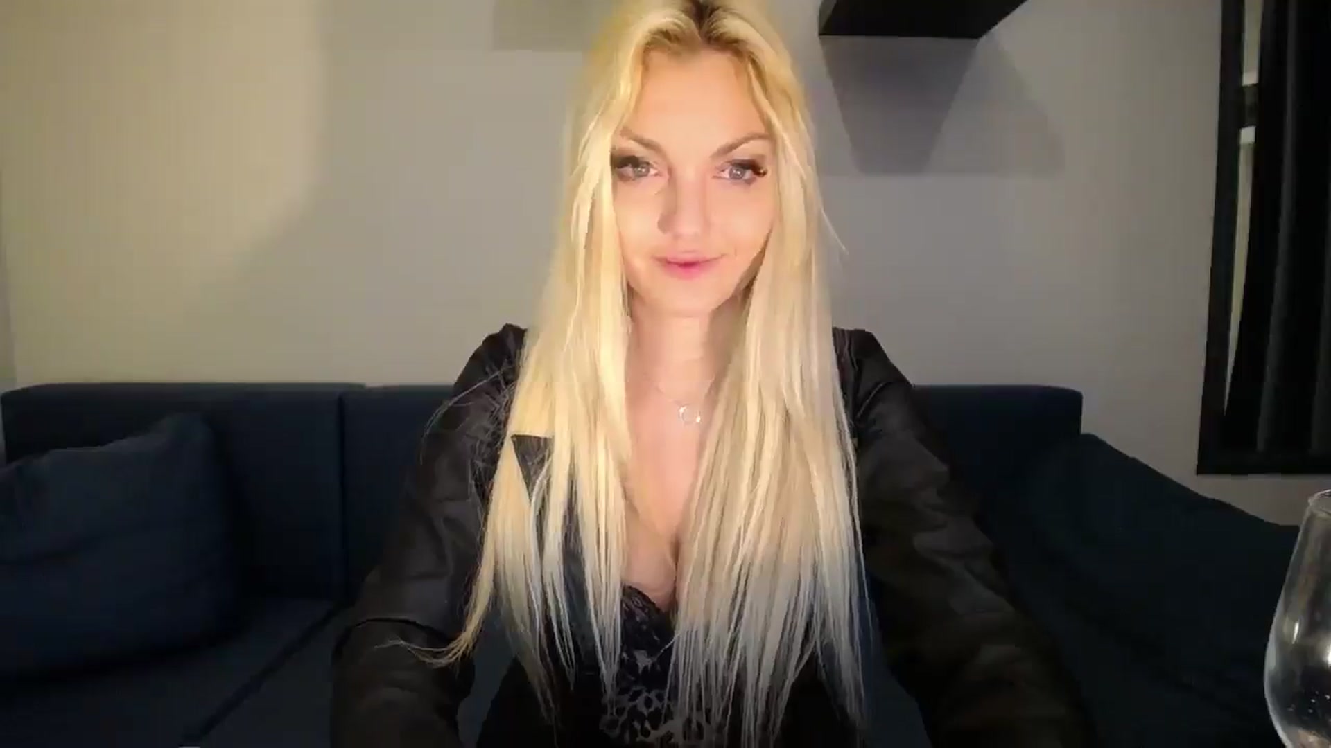 Gallery image thumbnail from AlissyaMay's myfreecams stream on, 02/25/2025, 08:40 image 11 of 20