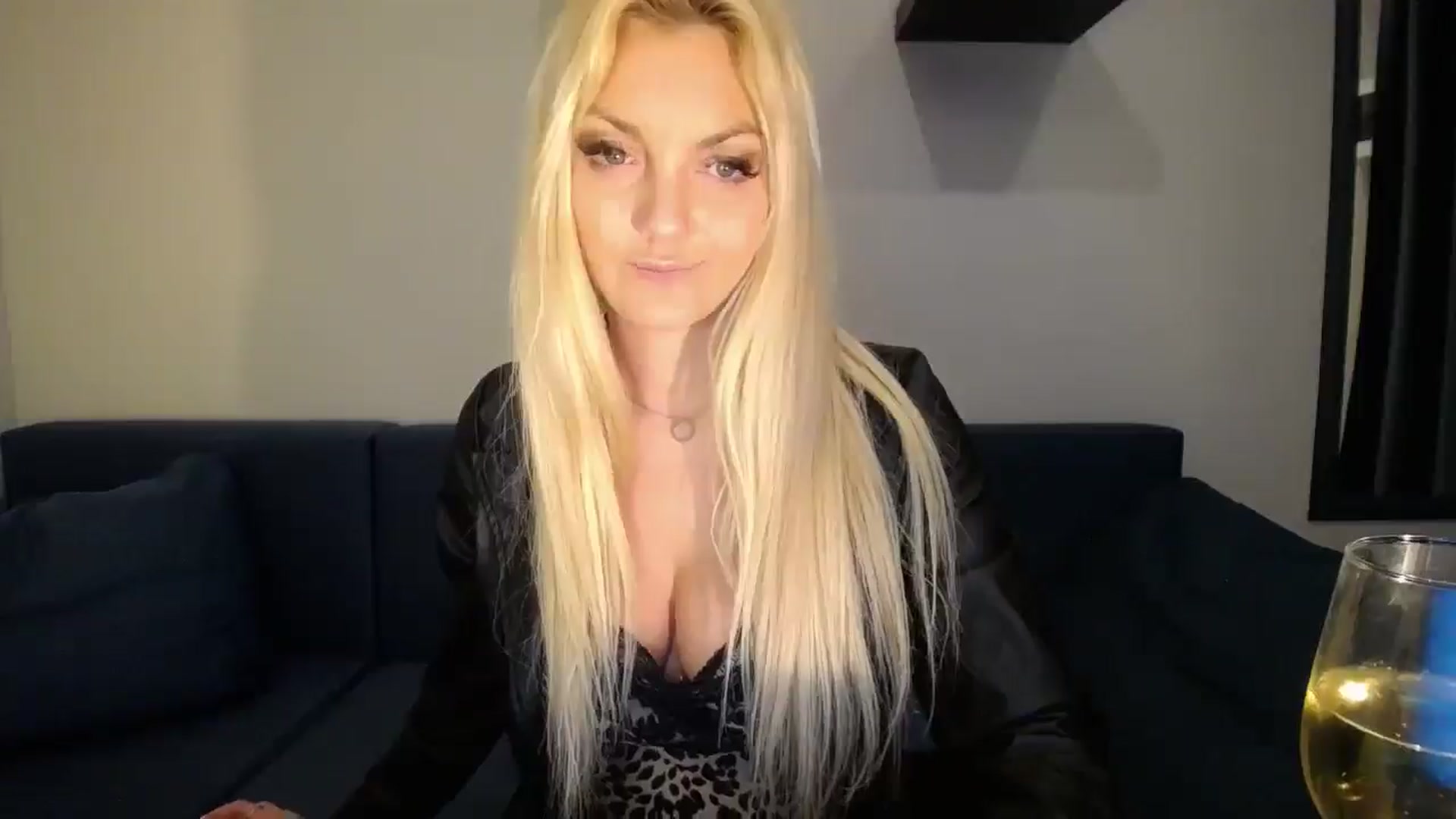 Gallery image thumbnail from AlissyaMay's myfreecams stream on, 02/25/2025, 08:40 image 18 of 20