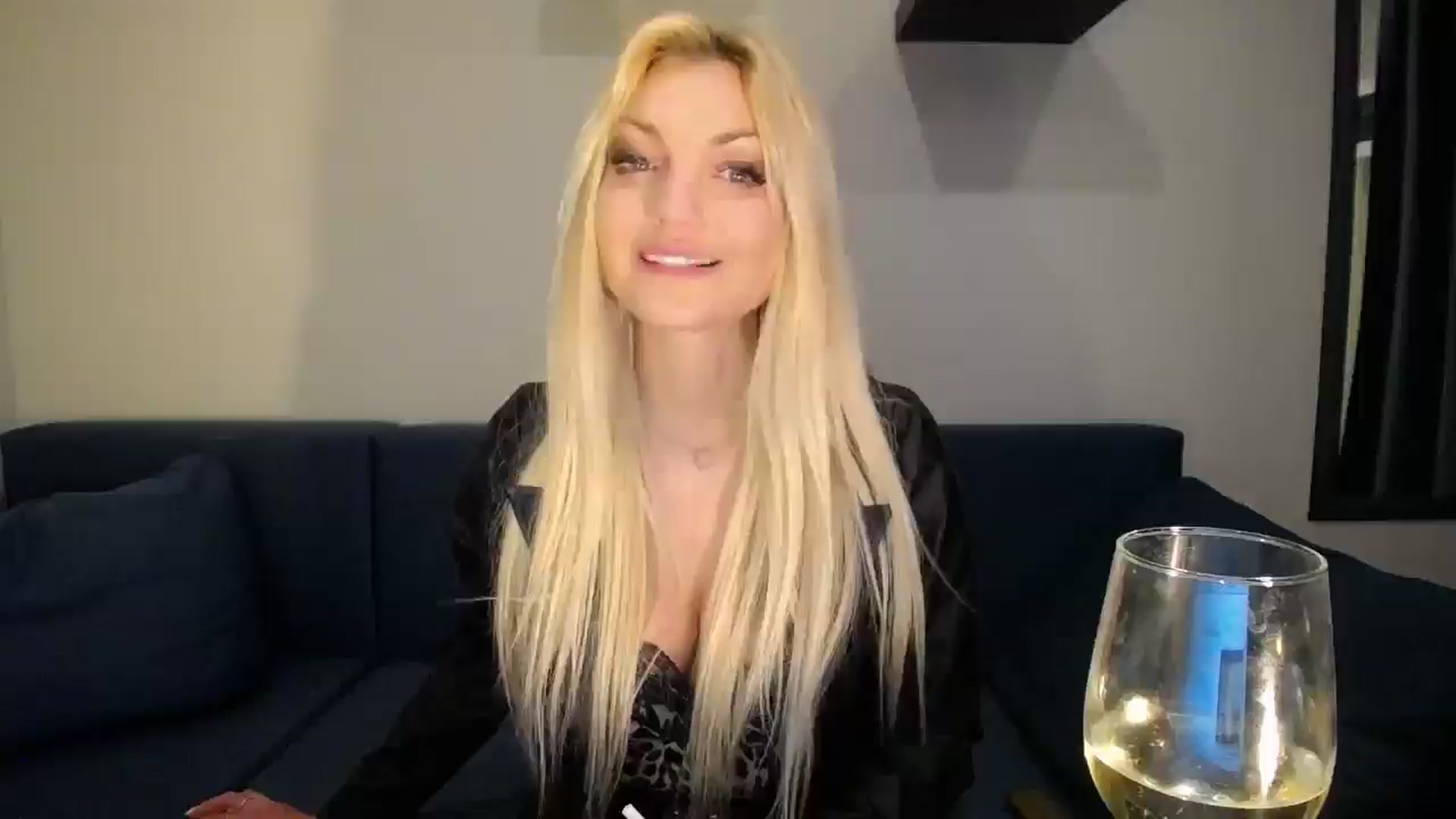 Gallery image thumbnail from AlissyaMay's myfreecams stream on, 02/25/2025, 08:40 image 1 of 20