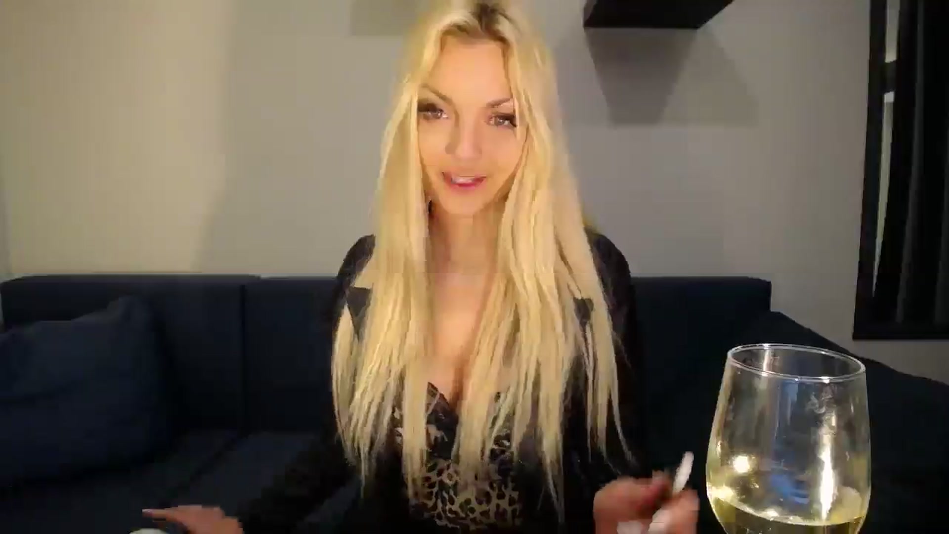 Gallery image thumbnail from AlissyaMay's myfreecams stream on, 02/25/2025, 08:40 image 2 of 20