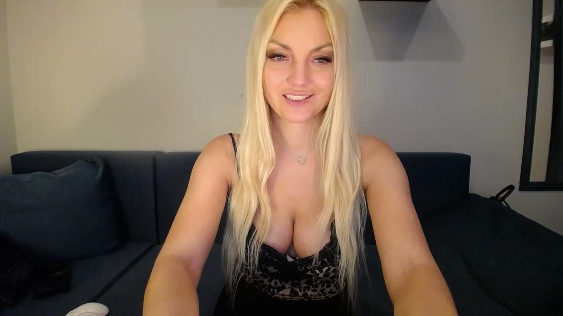 Gallery image thumbnail from AlissyaMay's myfreecams stream on, 03/01/2025, 16:36 image 17 of 20