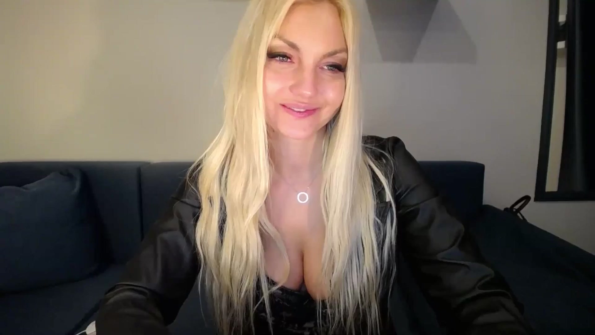 Gallery image thumbnail from AlissyaMay's myfreecams stream on, 03/01/2025, 19:08 image 10 of 20
