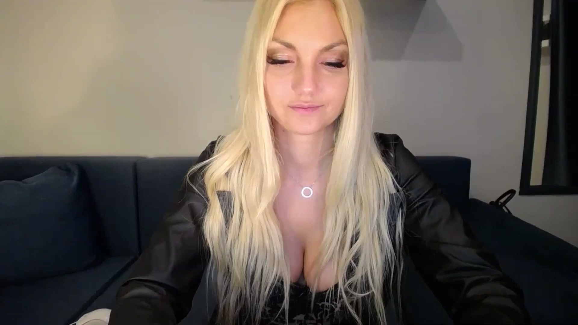 Gallery image thumbnail from AlissyaMay's myfreecams stream on, 03/01/2025, 19:08 image 11 of 20