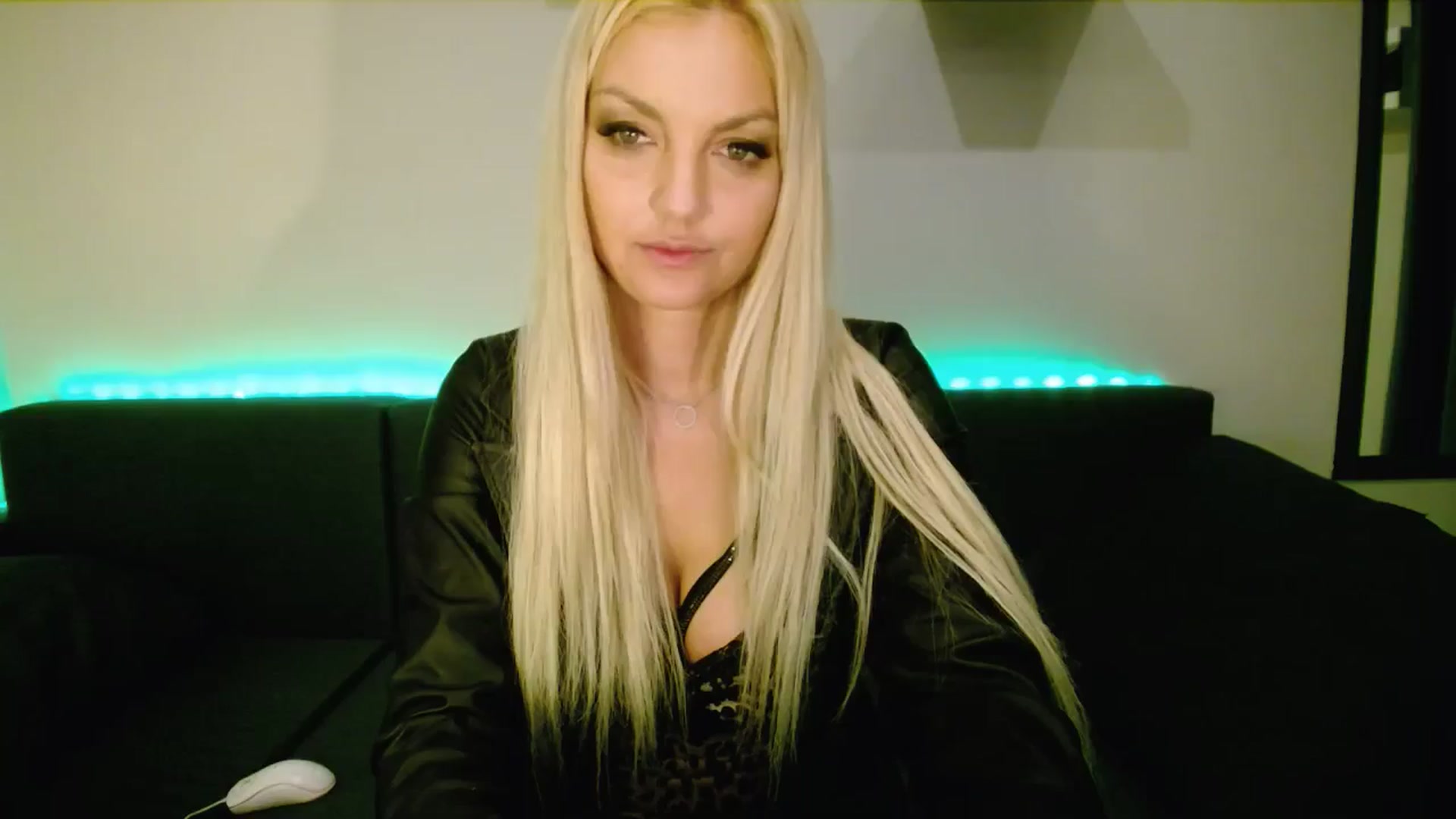 Gallery image thumbnail from AlissyaMay's myfreecams stream on, 03/07/2025, 17:13 image 1 of 20