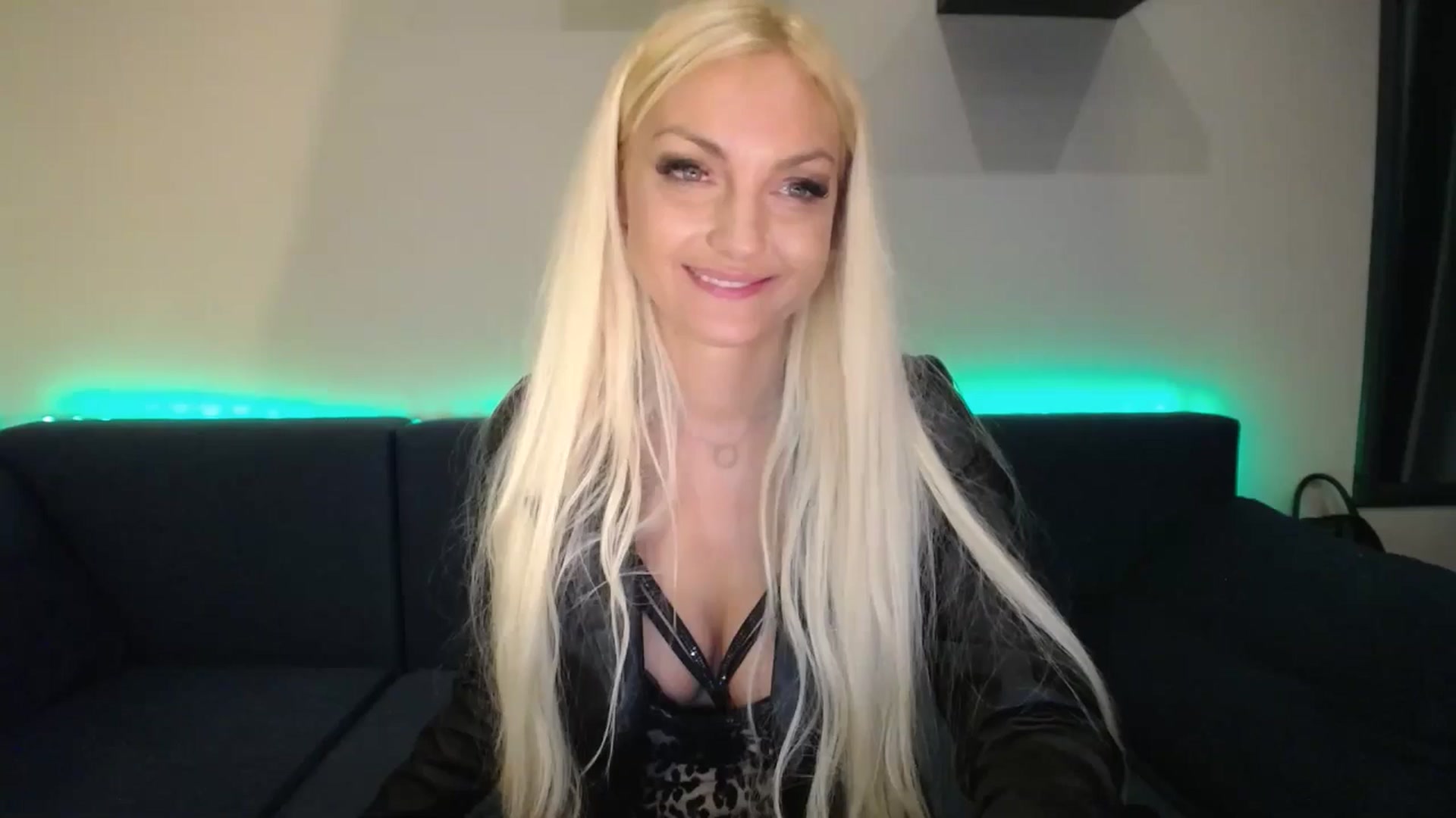 Gallery image thumbnail from AlissyaMay's myfreecams stream on, 03/15/2025, 08:42 image 17 of 20