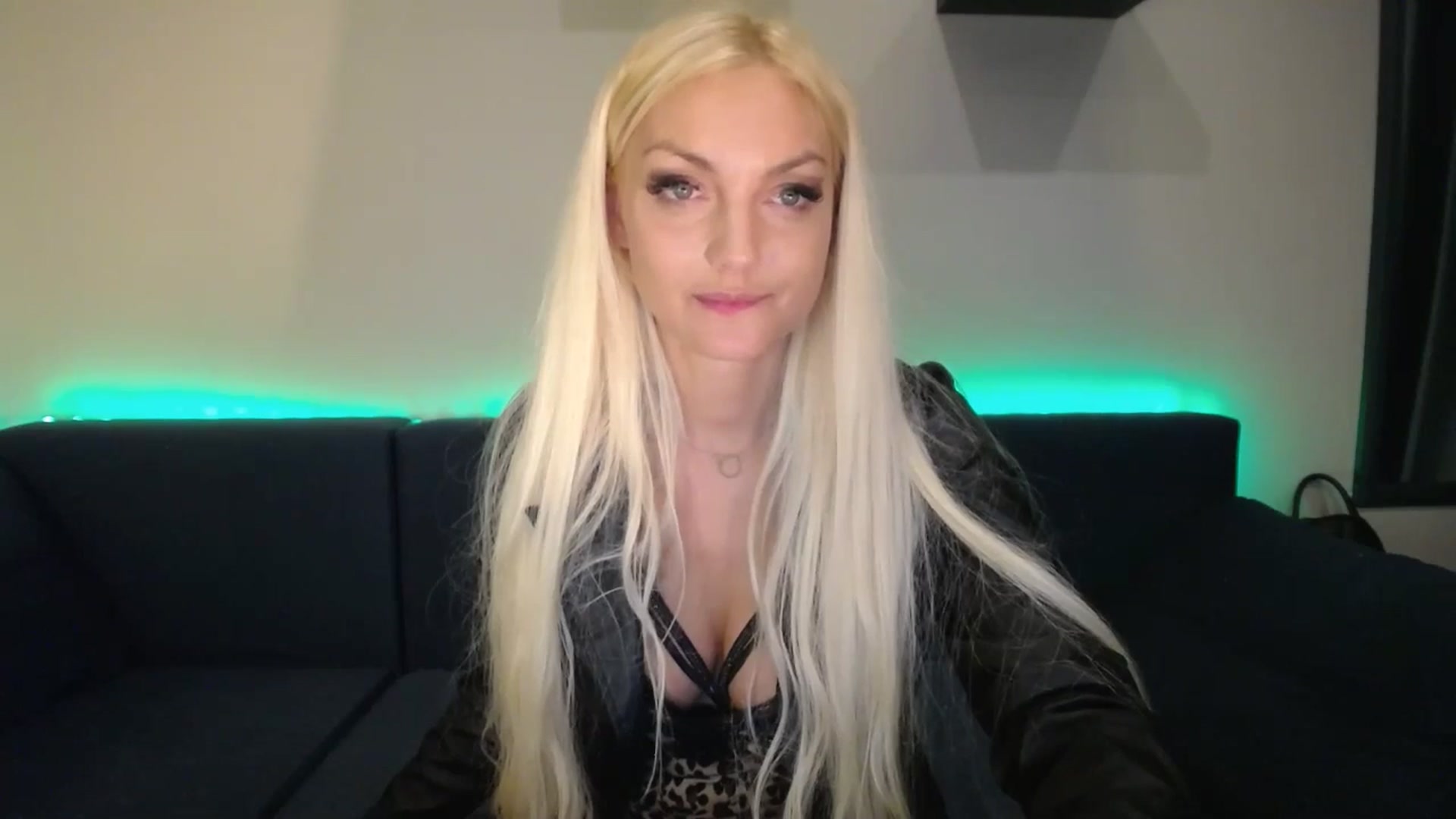 Gallery image thumbnail from AlissyaMay's myfreecams stream on, 03/15/2025, 08:42 image 15 of 20