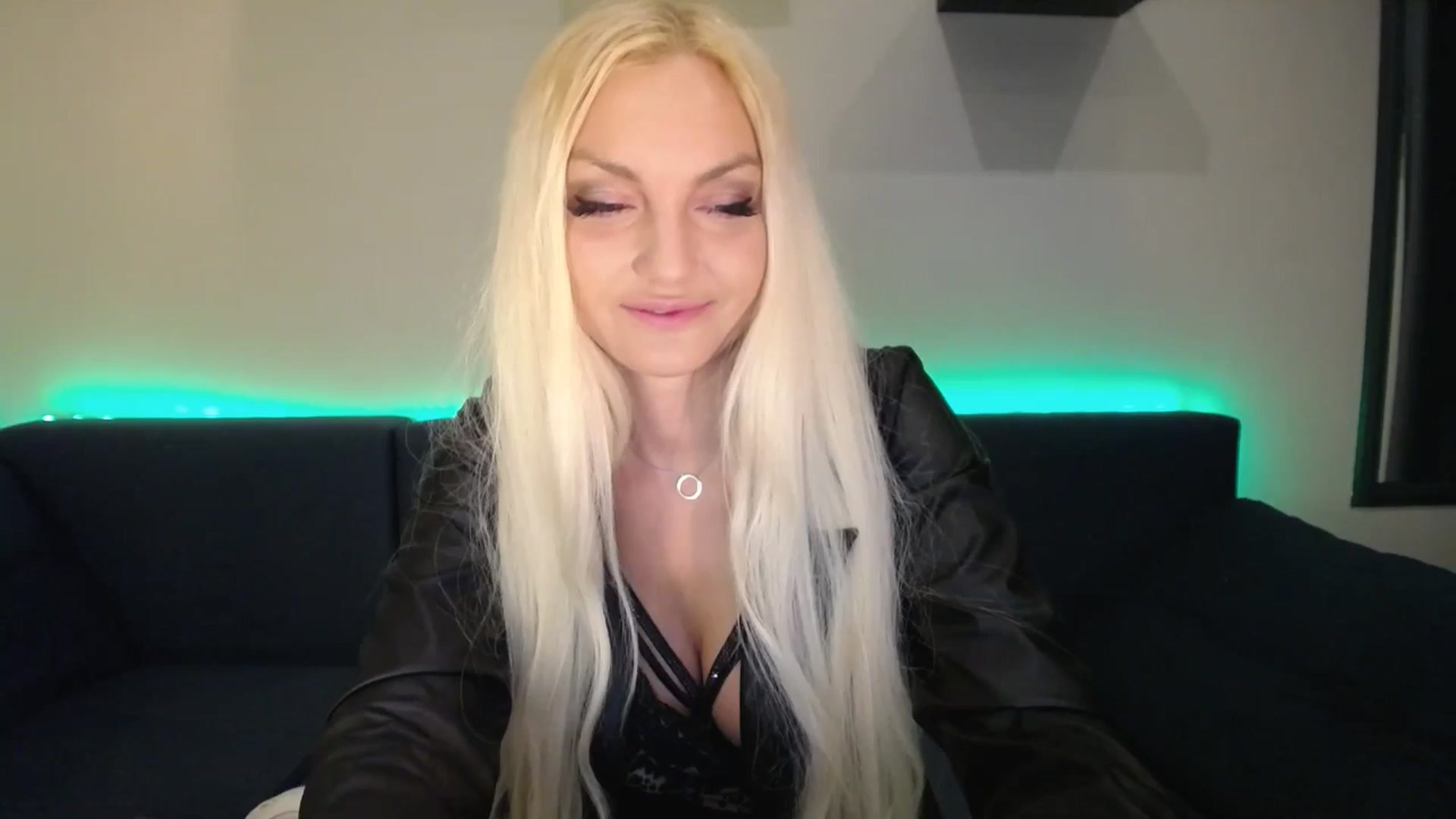 Gallery image thumbnail from AlissyaMay's myfreecams stream on, 03/15/2025, 15:35 image 3 of 20