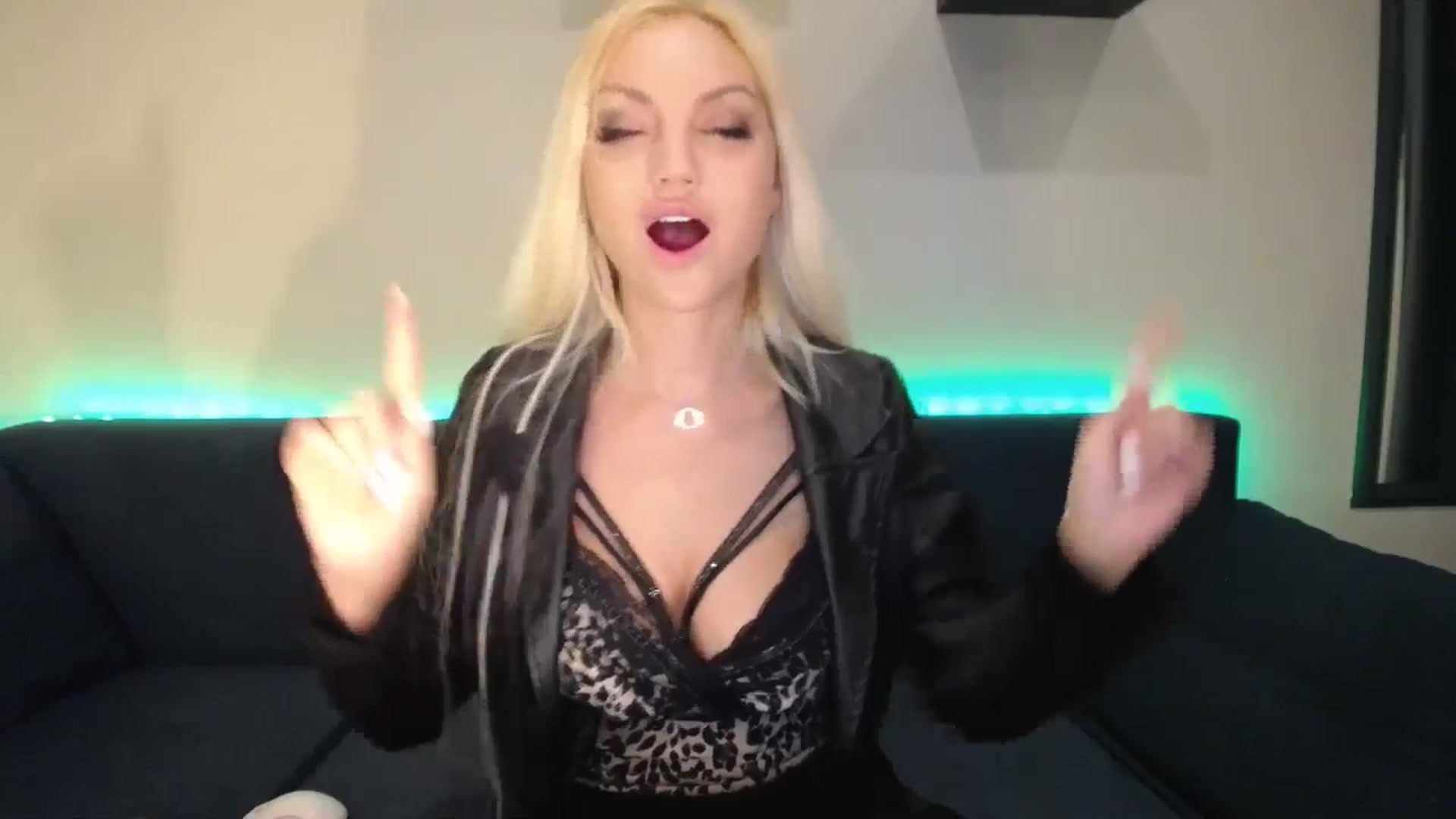 Gallery image thumbnail from AlissyaMay's myfreecams stream on, 03/15/2025, 15:35 image 4 of 20