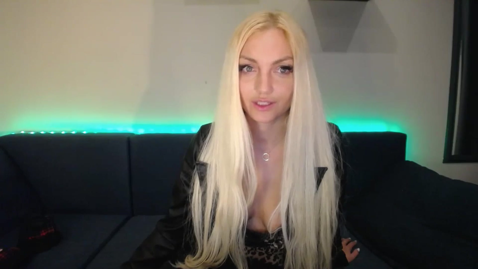 Gallery image thumbnail from AlissyaMay's myfreecams stream on, 03/15/2025, 20:04 image 19 of 20
