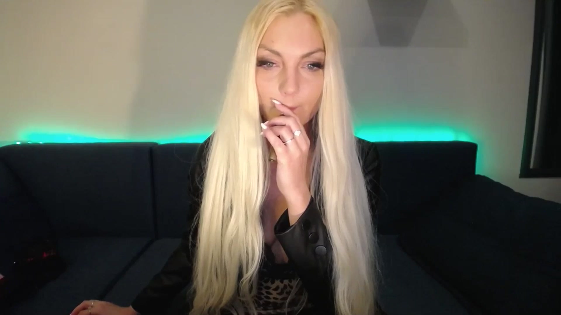 Gallery image thumbnail from AlissyaMay's myfreecams stream on, 03/15/2025, 20:04 image 7 of 20