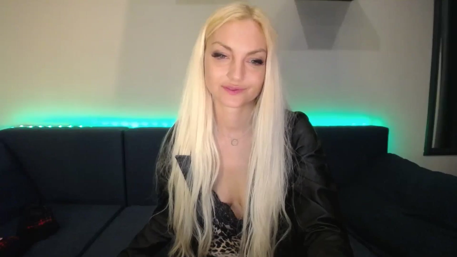Gallery image thumbnail from AlissyaMay's myfreecams stream on, 03/15/2025, 20:04 image 18 of 20