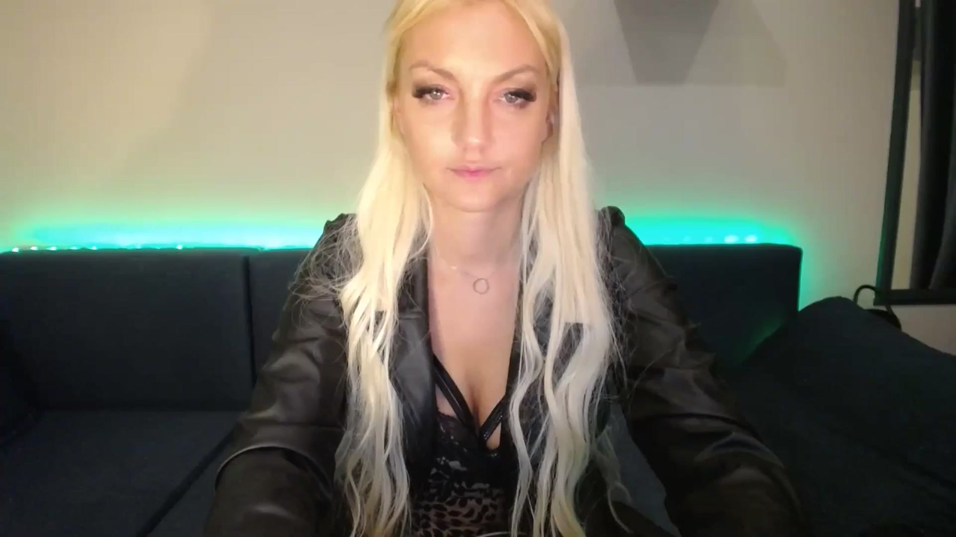 Gallery image thumbnail from AlissyaMay's myfreecams stream on, 03/17/2025, 01:50 image 13 of 20