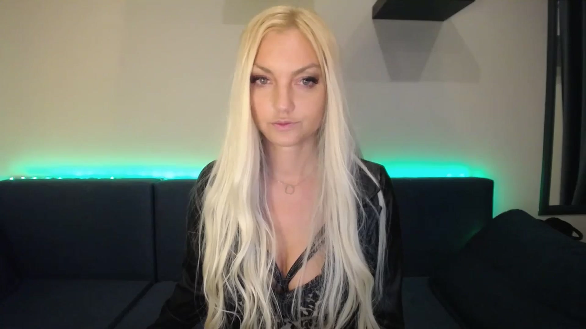 Gallery image thumbnail from AlissyaMay's myfreecams stream on, 03/17/2025, 03:11 image 7 of 20