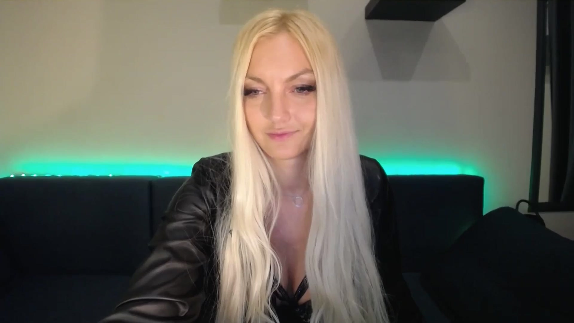 Gallery image thumbnail from AlissyaMay's myfreecams stream on, 03/17/2025, 03:11 image 2 of 20
