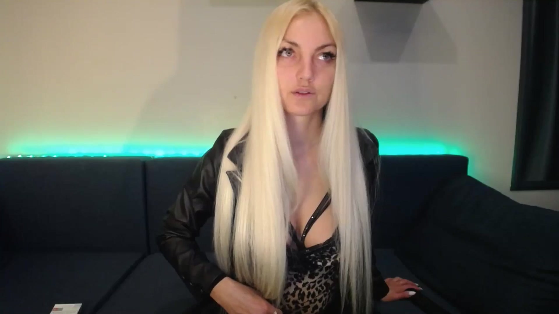 Gallery image thumbnail from AlissyaMay's myfreecams stream on, 03/18/2025, 07:18 image 12 of 20