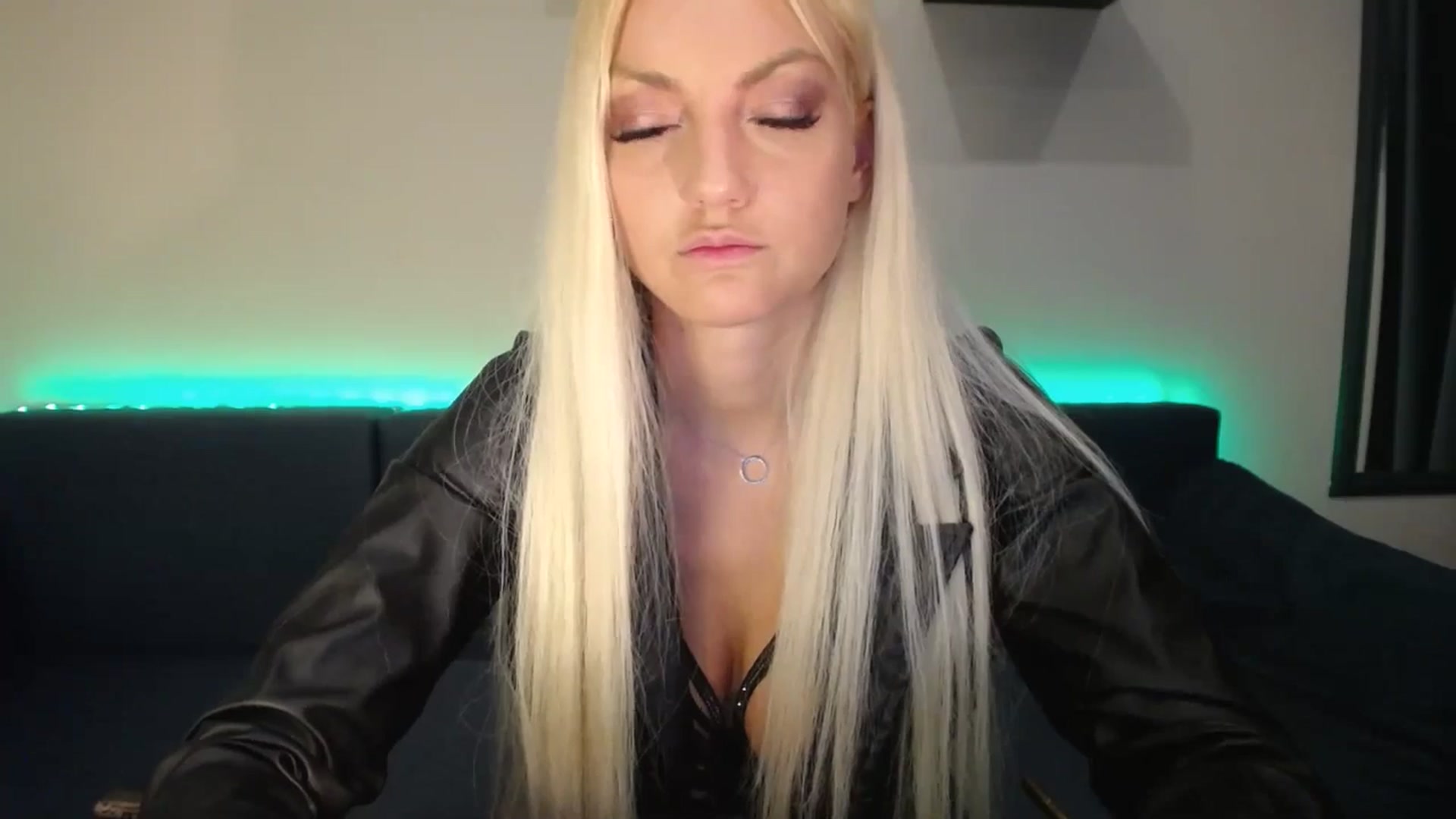 Gallery image thumbnail from AlissyaMay's myfreecams stream on, 03/18/2025, 19:56 image 3 of 20