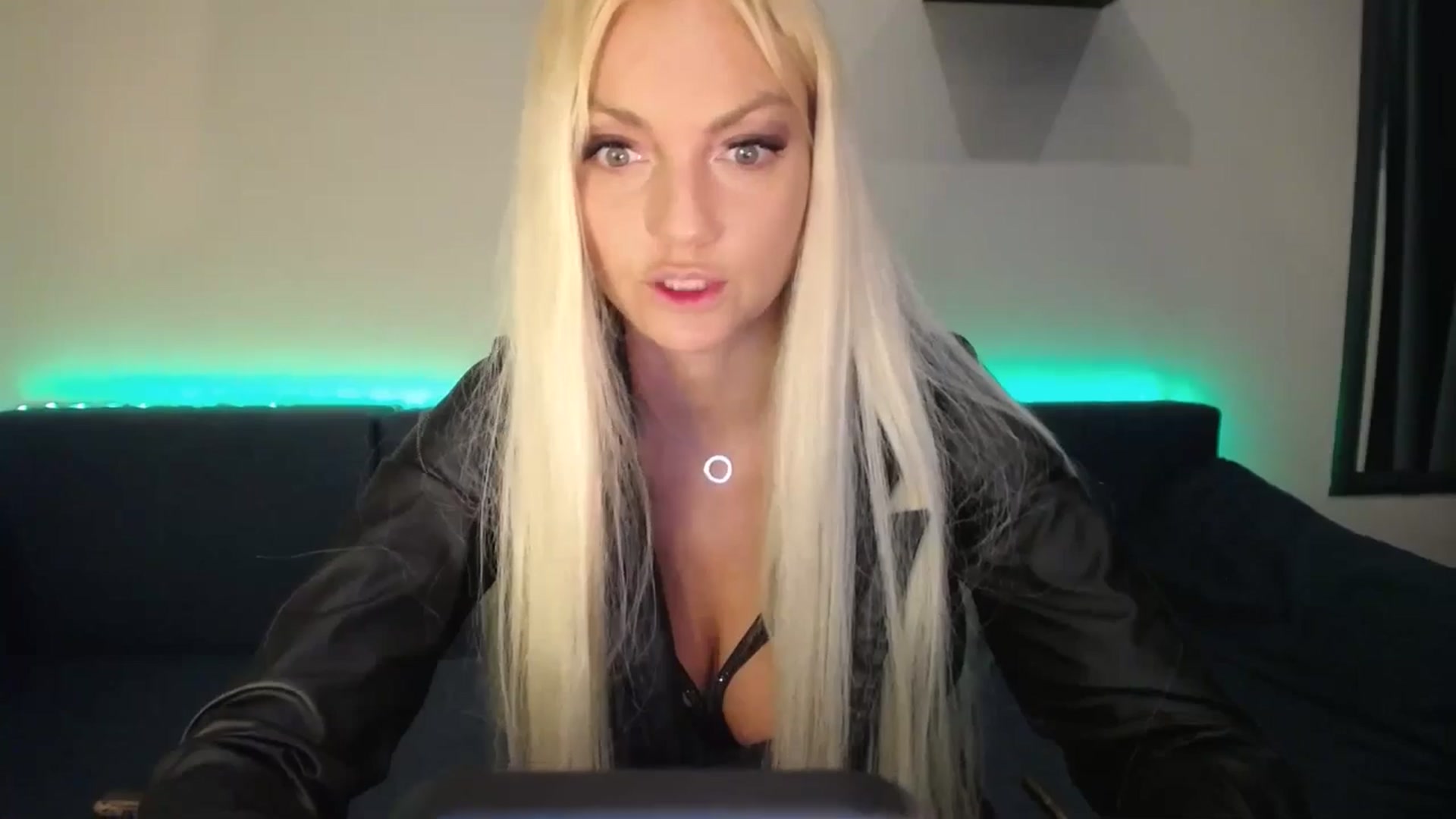 Gallery image thumbnail from AlissyaMay's myfreecams stream on, 03/18/2025, 19:56 image 2 of 20