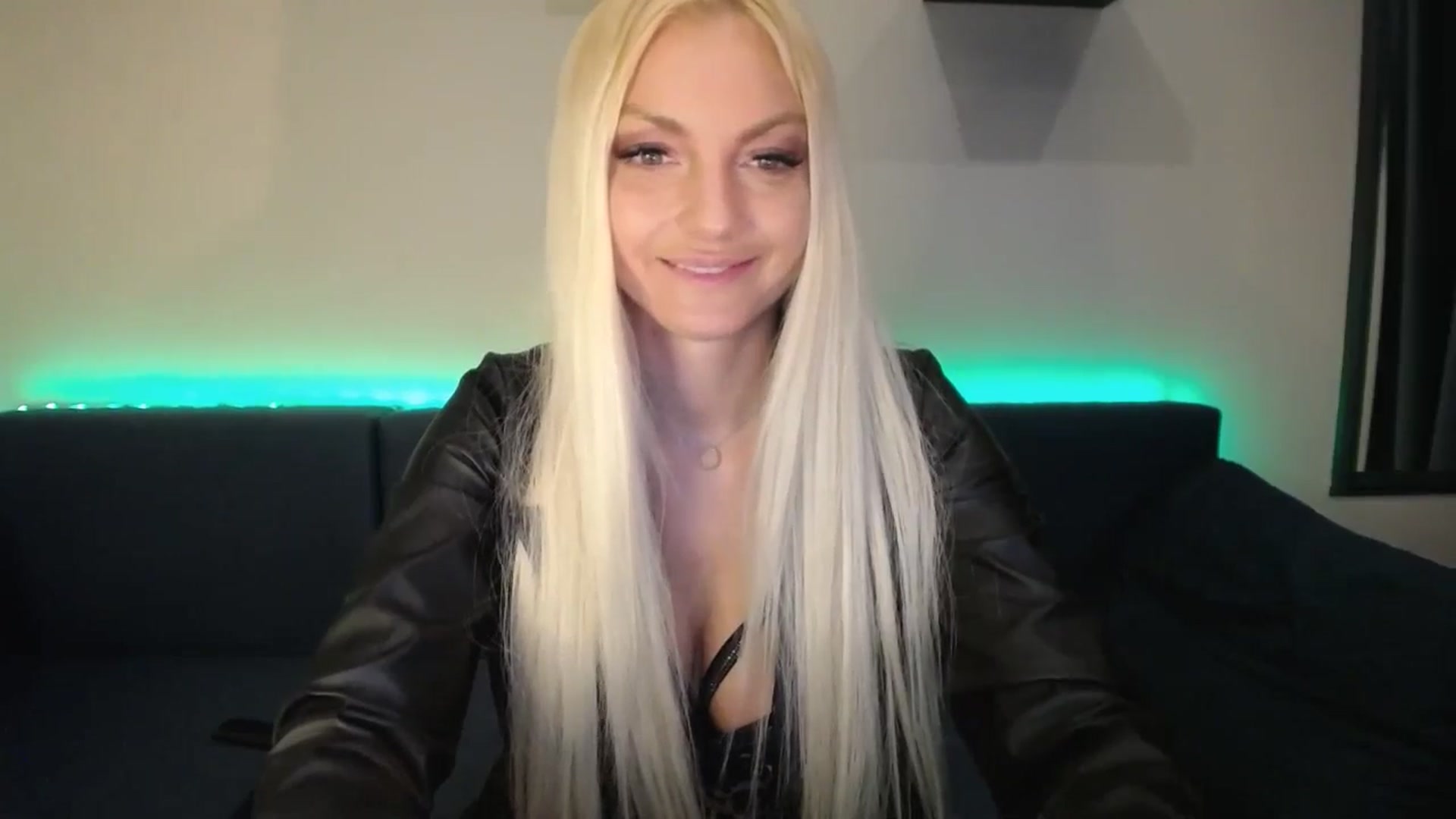Gallery image thumbnail from AlissyaMay's myfreecams stream on, 03/18/2025, 19:56 image 14 of 20
