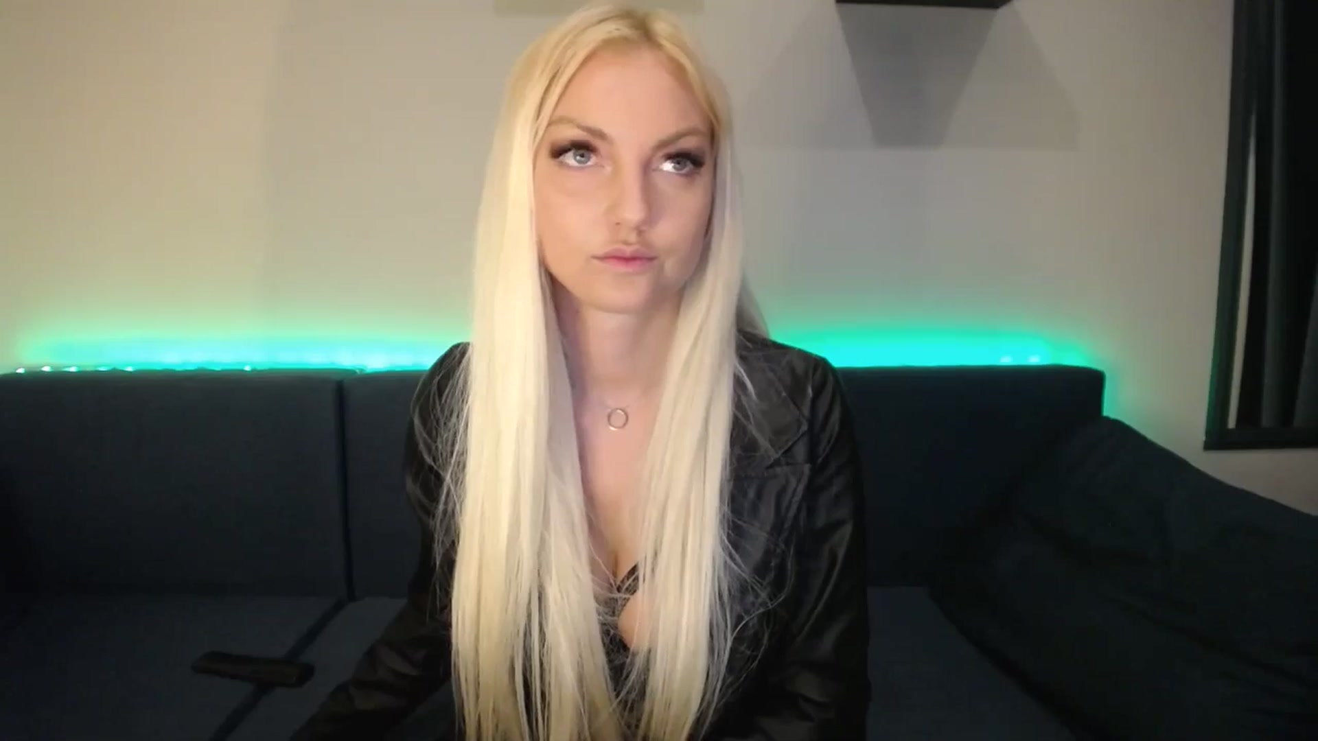 Gallery image thumbnail from AlissyaMay's myfreecams stream on, 03/18/2025, 19:56 image 17 of 20