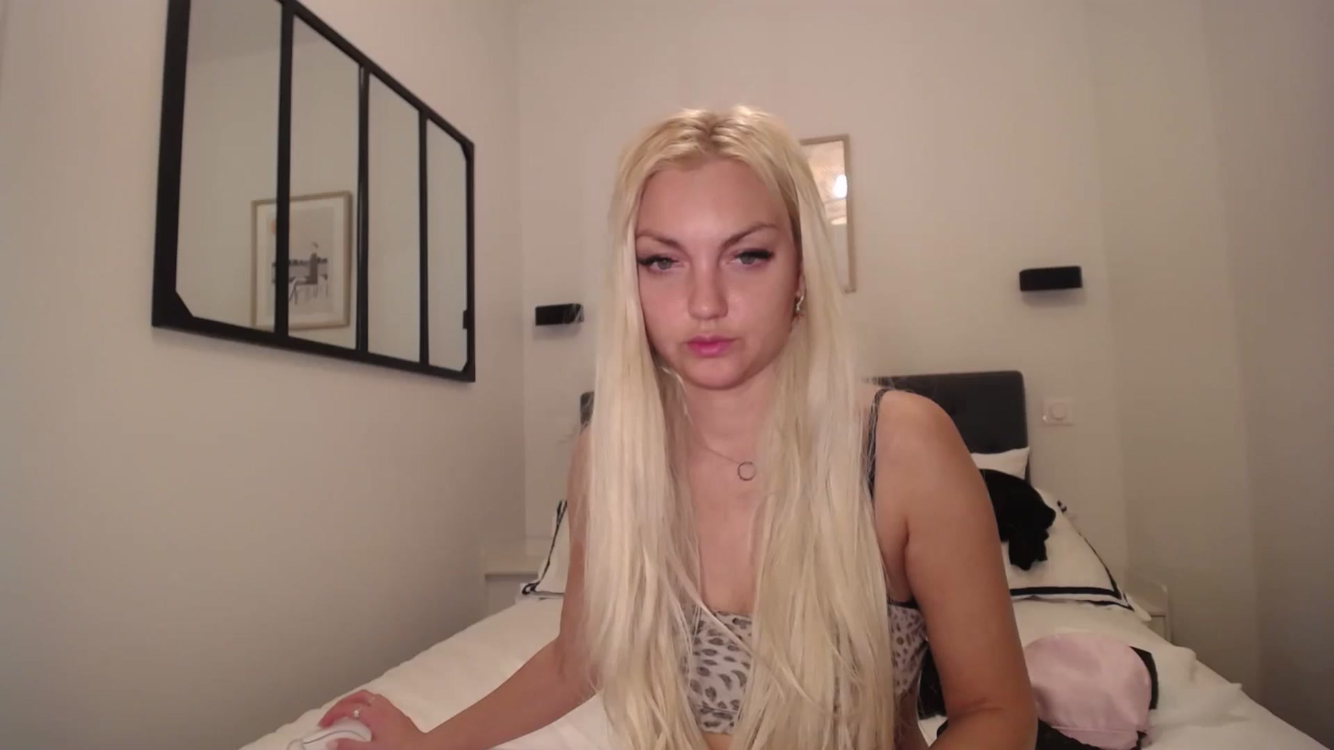 Gallery image thumbnail from AlissyaMay's myfreecams stream on, 03/28/2025, 21:49 image 18 of 20